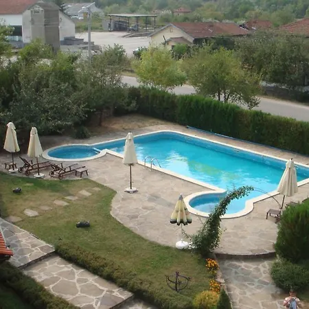 Family Svatovete Apriltsi (Lovech)